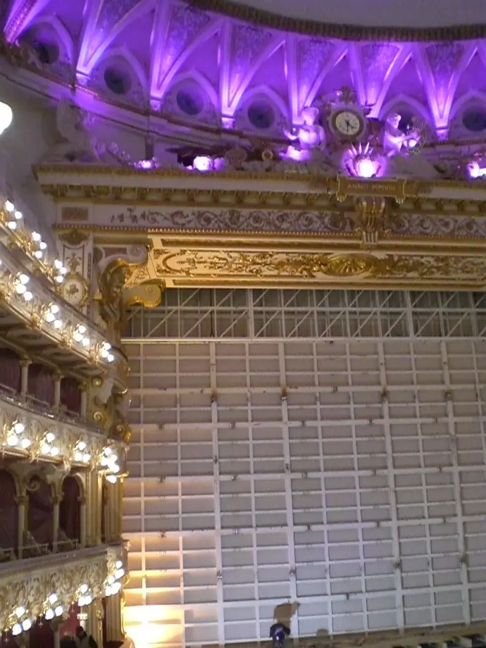 Illuminazione d'interni personalizzata Teatro Petruzzelli